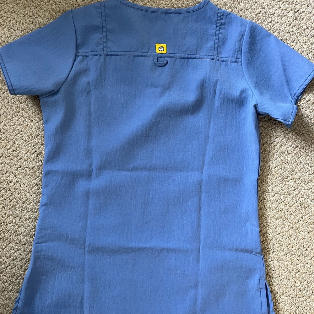 Wonder Wink V neck scrub top XS - Picture 3 of 5